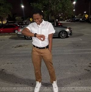 Meet your Posher, Clarissa